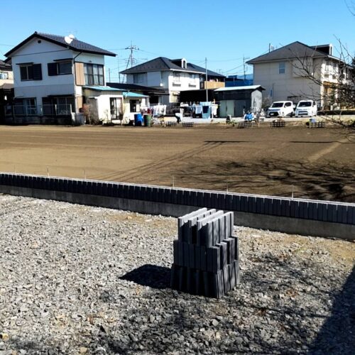 ブロック積みです。