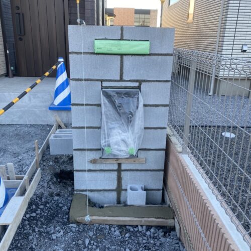 門柱設置です。