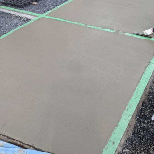 土間コンクリート打設です。