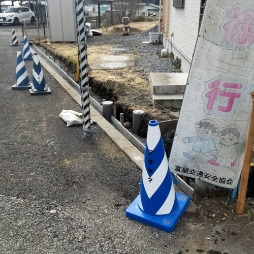 ブロック基礎砕石型枠です。