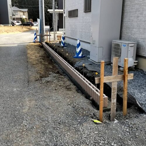 ブロック積みです。