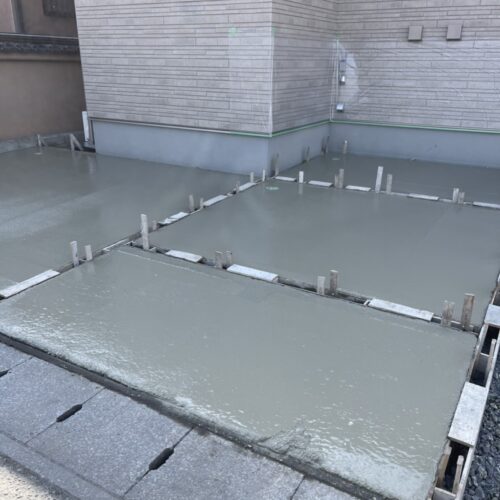 土間コンクリート打設です。