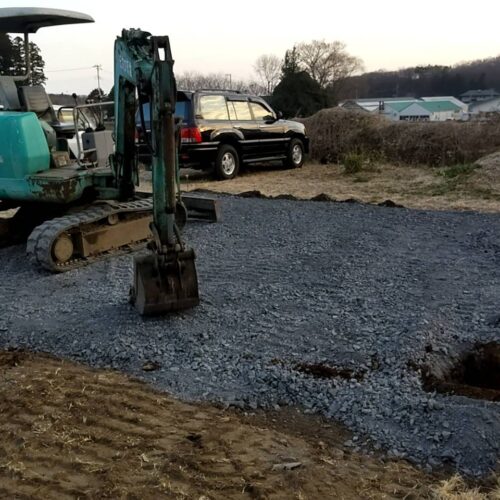 土間コンクリート砕石入れです。