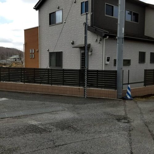 フェンス取り付けです。