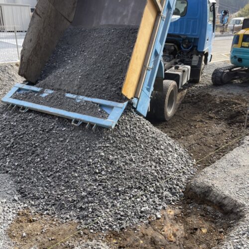 砕石入れです。