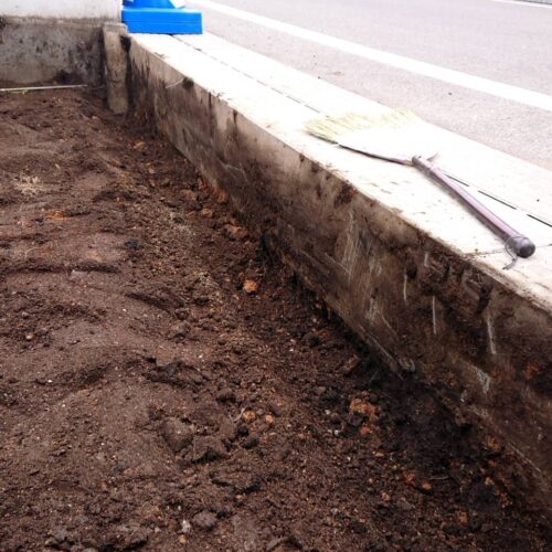 駐車場掘削です。