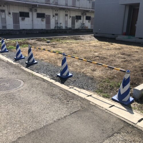お庭の除草作業も終わり駐車場部分の掘削作業開始となります。