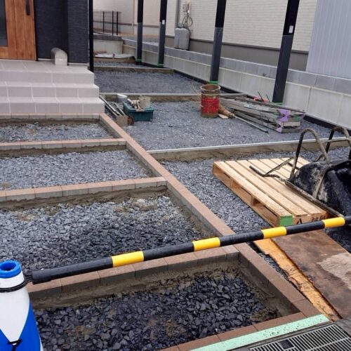 伸縮メジ及びインターロッキングメジの施工です。