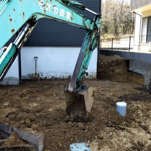 駐車場掘削です。