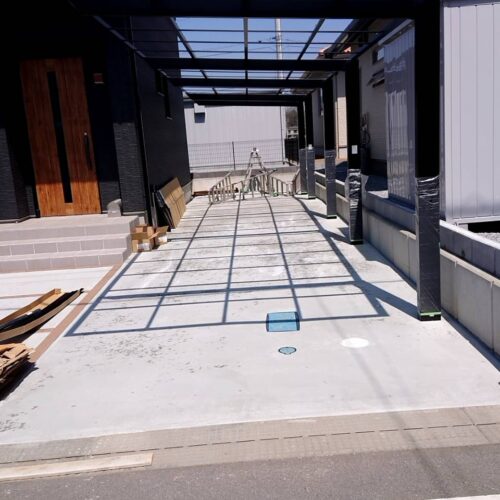 カーポートの施工です。