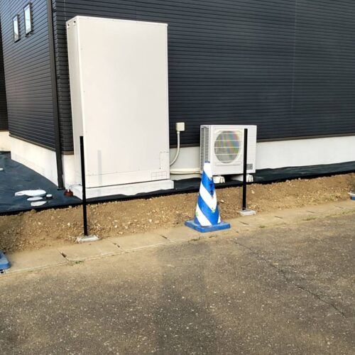 防草シート敷きです。