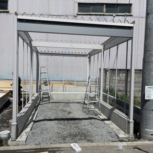 ガレージ組立です。