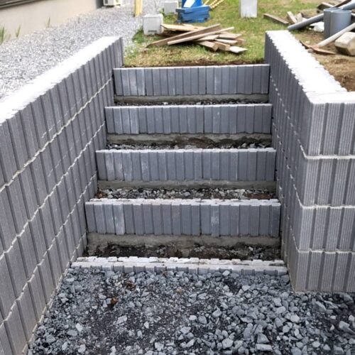 ブロック階段積みです。
