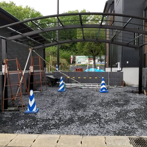 カーポート組み立てです。