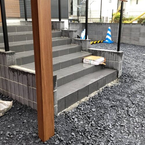 階段タイル張りです。