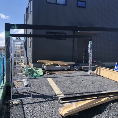 カーポート組み作業となります。