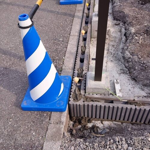 ブロック積みです。