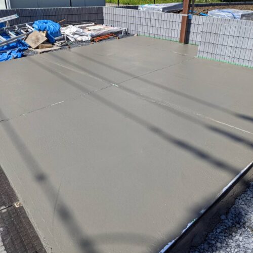 土間コンクリート打設です。