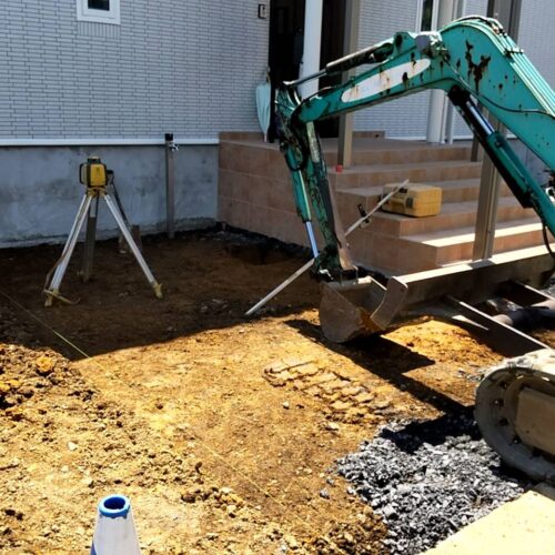 駐車場掘削です。