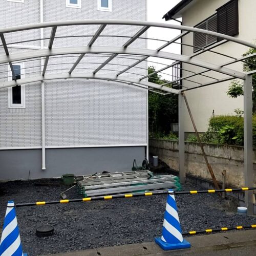 カーポート組み立てです。