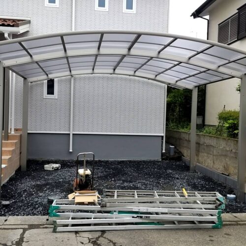 カーポート組み立てです。