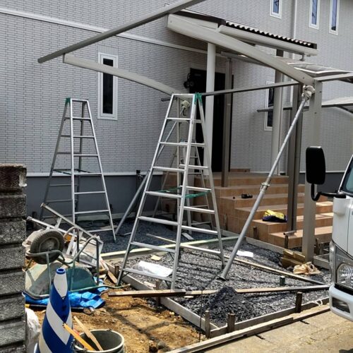 カーポート組み立てです。