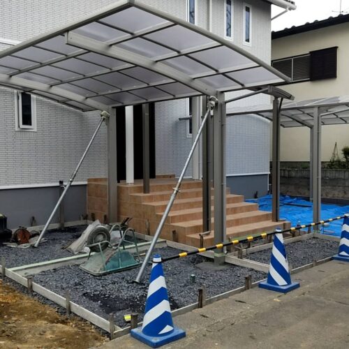 カーポート組み立てです。
