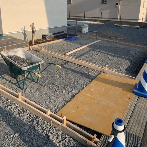 型枠組み作業です。