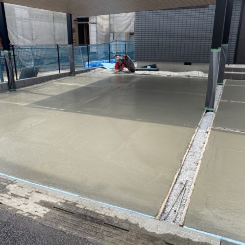 土間コンクリート打設です。