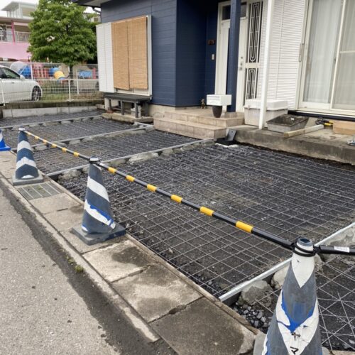 ワイヤーメッシュ作業です。