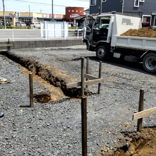 ブロック基礎掘削です。