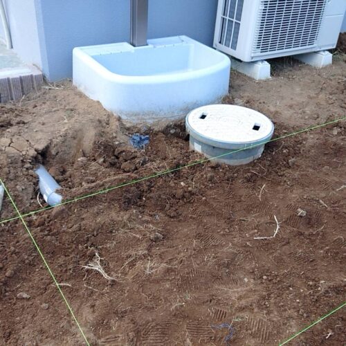 雨水マスの移設です。