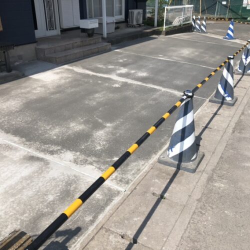 側溝取り合い部分のコーキング入れ作業完了となります。