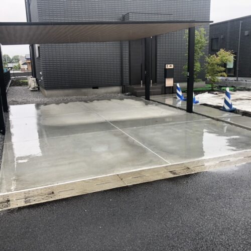 駐車場の養生完了となります。