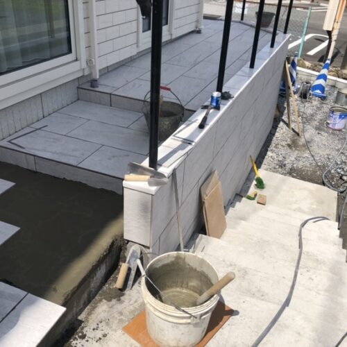 床タイル張り作業となります。