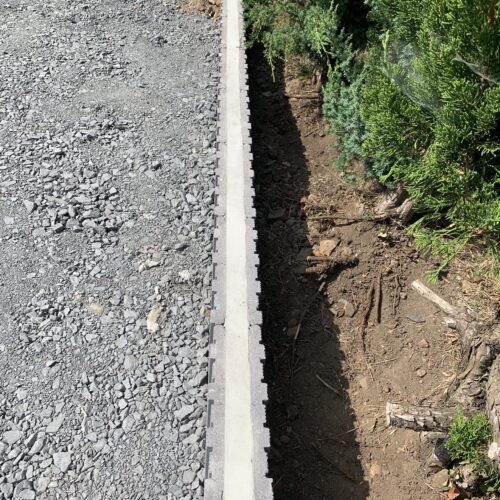 ブロック天端モルタル均しです。