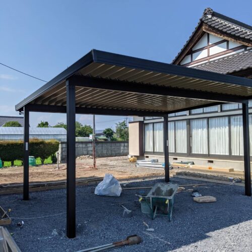 折版屋根カーポート組み立てです。