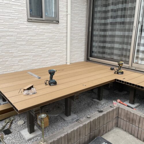 ウッドデッキの施工です。