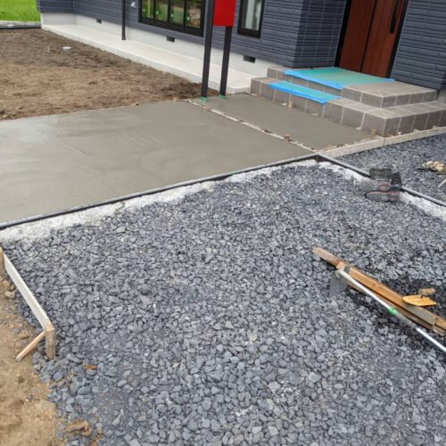 土間コンクリート打設です。