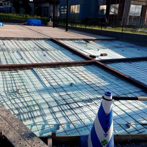 断熱材、ワイヤーメッシュです。