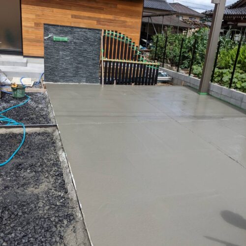 土間コンクリート打設です。