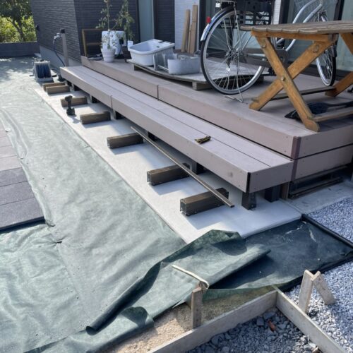 デッキステップ施工状況です。