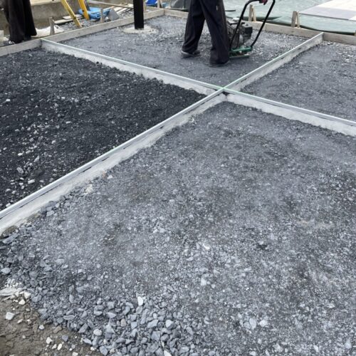 土間コンクリート砕石不陸です。