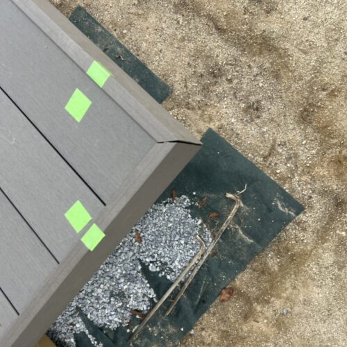 ウッドデッキ取付です。