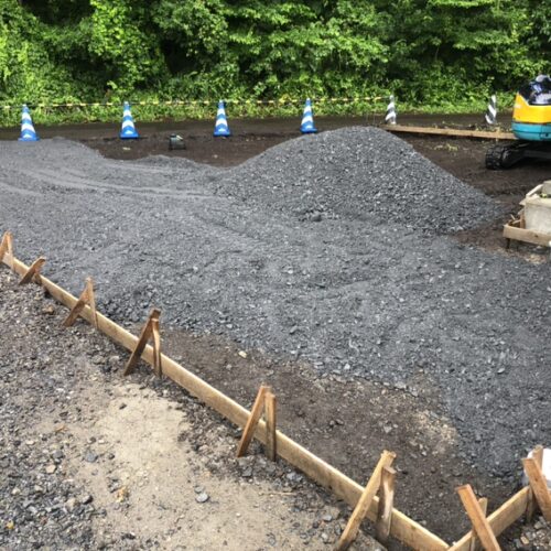 本日の工事作業は雨の為に休工となります。