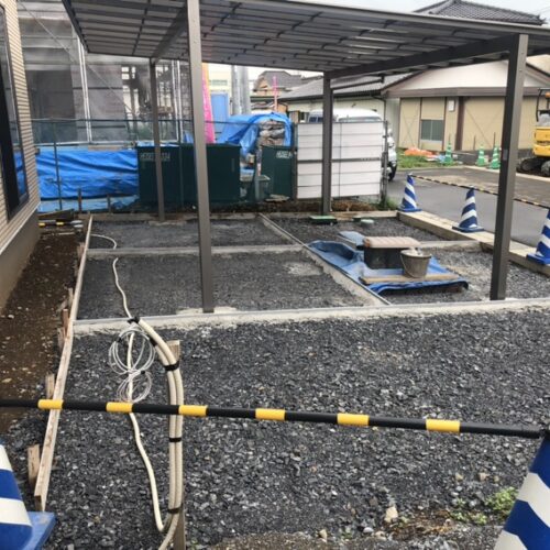 本日は雨の為作業はお休みとなります。来週お待たせ致しましたがいよいよ駐車場のコンクリート打設となります。