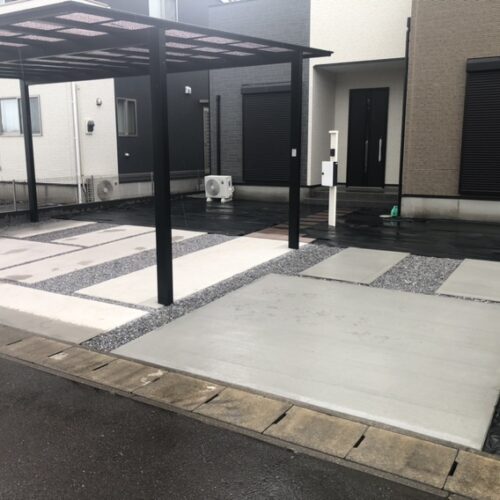 駐車場の土間コンクリートの養生完了となります。