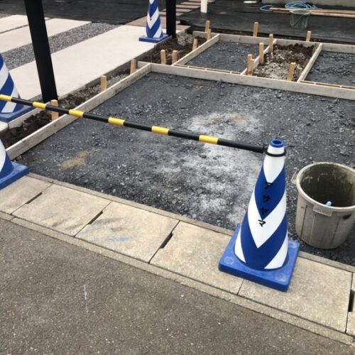 駐車場改修工事の増設駐車場のコンクリート型枠組み作業まで完了です。