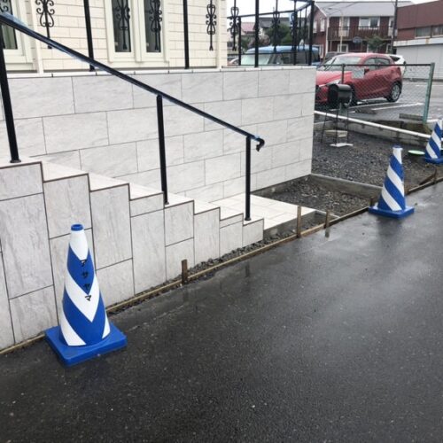 本日は駐車場のコンクリート打設作業の予定でしたが、雨の為にコンクリート打設は延期となります。