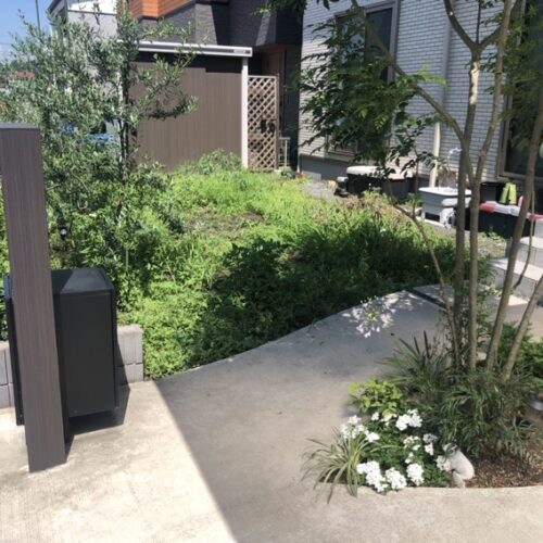 お待たせ致しましたお庭の外構改修工事着工となります。本日は工事着工前のご近隣のご挨拶をさせて頂きました。